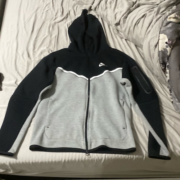 Nike tech - Picture 1 of 1